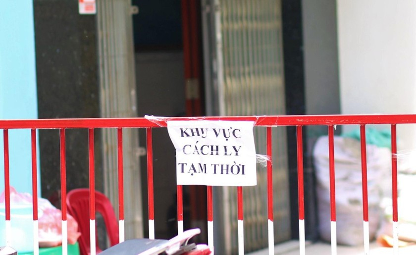 Bắt buộc đeo khẩu trang khi nơi lưu trú có người đang cách ly hoặc đang theo dõi, giám sát y tế.