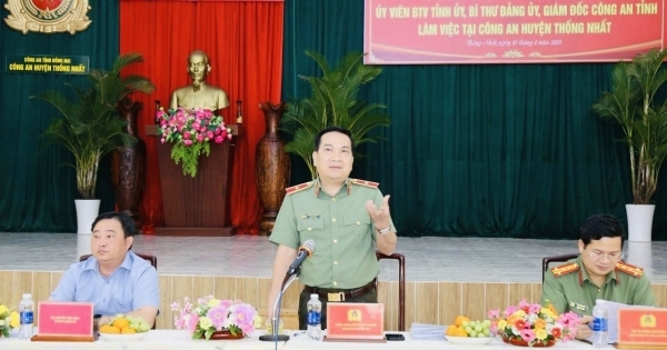 Thiếu tướng Nguyễn Sỹ Quang kiểm tra các mặt công tác tại Công an huyện Thống Nhất