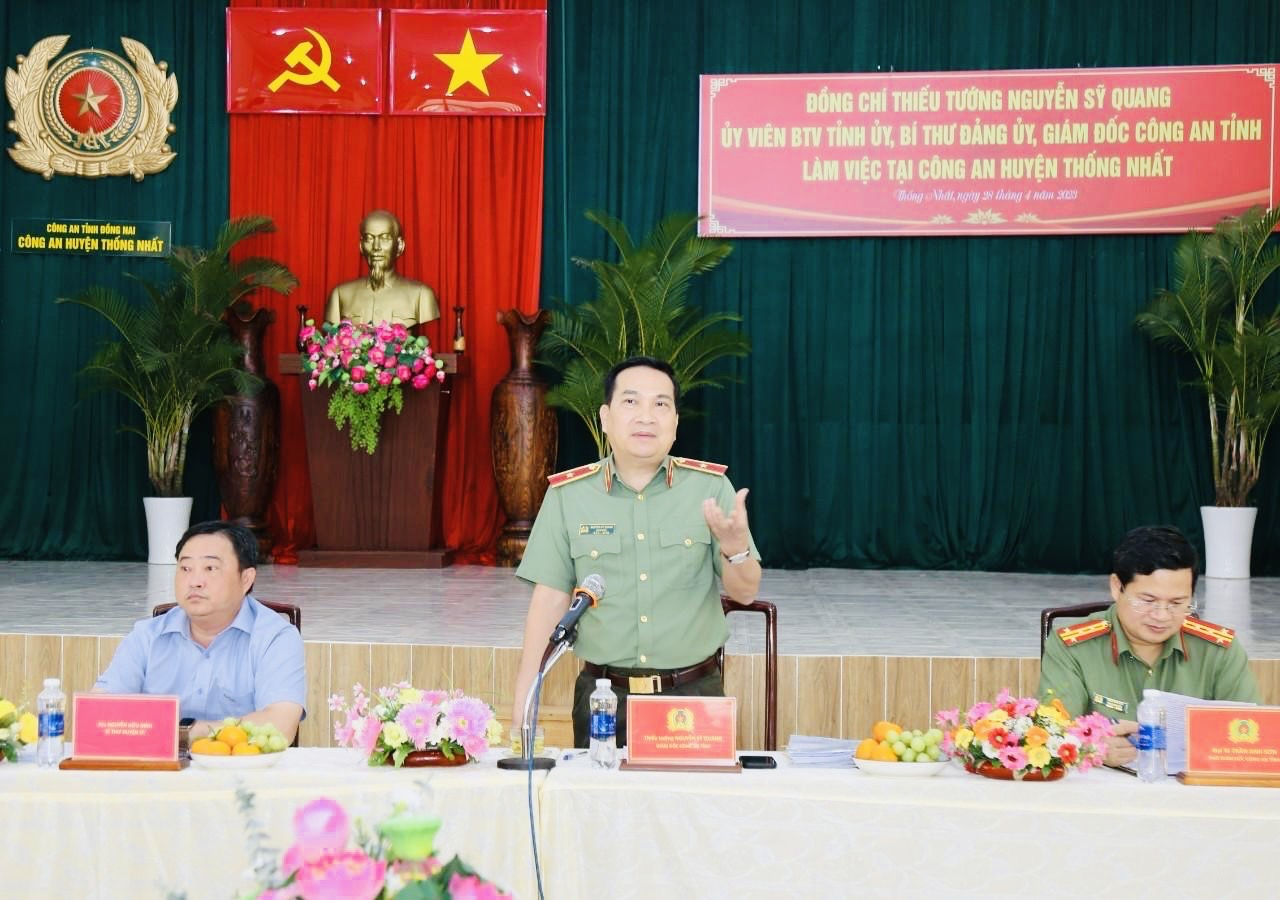 Thiếu tướng Nguyễn Sỹ Quang – Giám đốc Công an tỉnh phát biểu chỉ đạo tại cuộc họp..