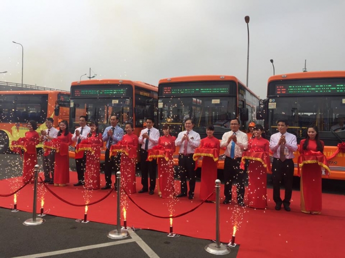 Lễ cắt băng khai trương tuyến xe bus 86 chất lượng cao.