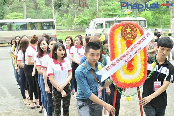 Top 15 Người đẹp Ảnh Việt Nam x&uacute;c động khi đến Ng&atilde; ba Đồng Lộc