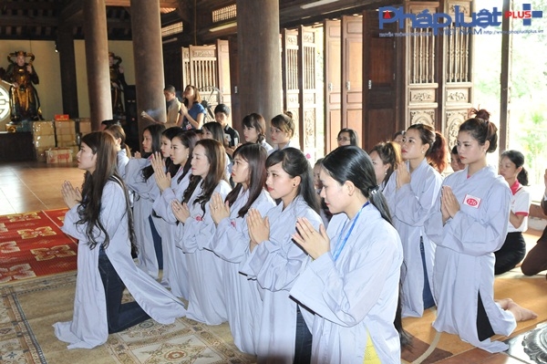 Top 15 Người đẹp Ảnh Việt Nam x&uacute;c động khi đến Ng&atilde; ba Đồng Lộc