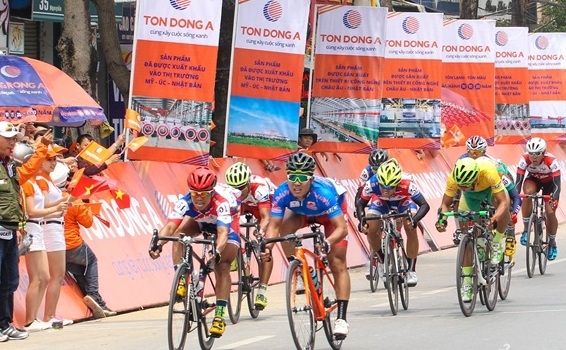Cuộc đua nhận được sự quan t&acirc;m của kh&aacute;n giả cổ vũ ở c&aacute;c địa phương. Ảnh:Ngọc Vũ