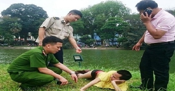 Hà Nội: Nhận mình là "nàng tiên cá", nam thanh niên bơi ra Tháp Rùa "phơi nắng"