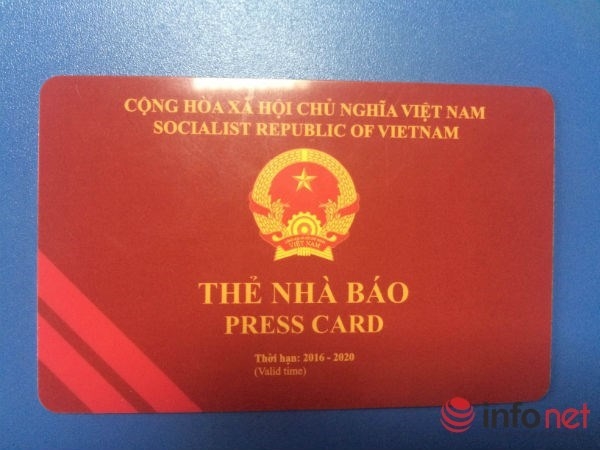 Thẻ nh&agrave; b&aacute;o theo mẫu mới hiện nay.