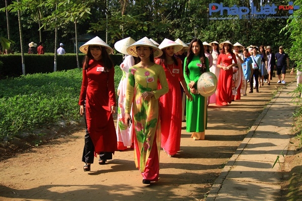 Top 15 Người đẹp Ảnh Việt Nam duy&ecirc;n d&aacute;ng trong t&agrave; &aacute;o d&agrave;i tại qu&ecirc; B&aacute;c