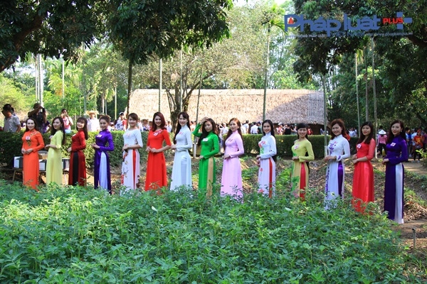 Top 15 Người đẹp Ảnh Việt Nam duy&ecirc;n d&aacute;ng trong t&agrave; &aacute;o d&agrave;i tại qu&ecirc; B&aacute;c