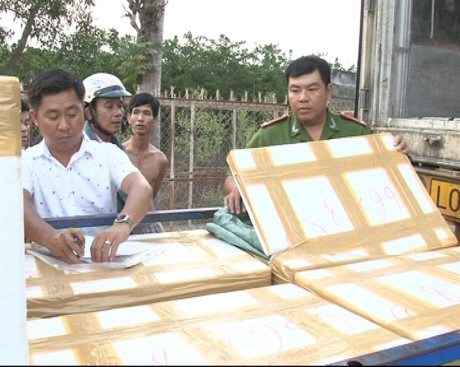 Bắt giữ hơn 3 tấn nội tạng heo kh&ocirc;ng r&otilde; nguồn gốc