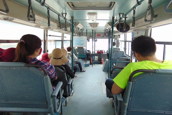 Chỉ c&oacute; những ng&agrave;y nghỉ lễ k&eacute;o d&agrave;i, những chiếc xe bu&yacute;t ở những tuyến