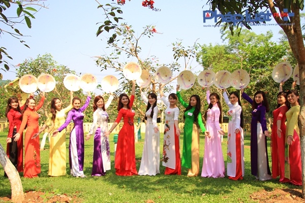 Ngắm loạt ảnh top 15 Người đẹp Ảnh Việt Nam khoe sắc trong t&agrave; &aacute;o d&agrave;i truyền thống