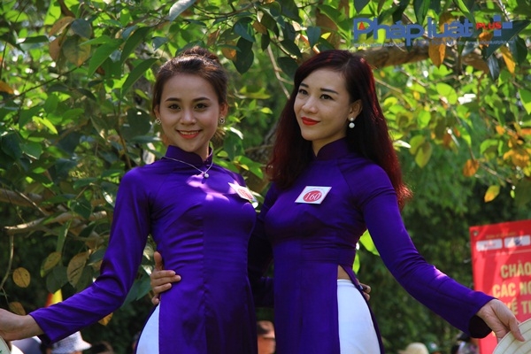 Ngắm loạt ảnh top 15 Người đẹp Ảnh Việt Nam khoe sắc trong t&agrave; &aacute;o d&agrave;i truyền thống