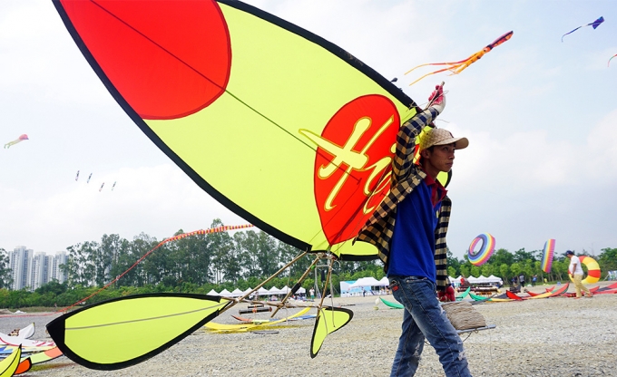 Những chiếc diều cổ truyền vẫn chiếm số lượng lớn.