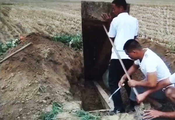 T&igrave;nh h&igrave;nh ng&agrave;y c&agrave;ng trở n&ecirc;n nghi&ecirc;m trọng đến mức nhiều người quyết định x&acirc;y lăng mộ cho những người phụ nữ trong gia đ&igrave;nh thay v&igrave; ch&ocirc;n mộ ri&ecirc;ng.