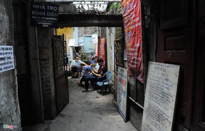 Nh&agrave; trọ của &ocirc;ng Nguyễn Thế Hiệp nằm gần cổng một bệnh viện ở quận Đống Đa (H&agrave; Nội), được nhiều người truyền miệng bởi c&oacute; mức gi&aacute; rẻ kh&ocirc;ng tưởng: 15.000 đồng một ng&agrave;y đ&ecirc;m.&nbsp;