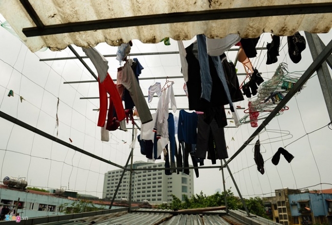 Chỗ phơi quần &aacute;o rộng r&atilde;i.