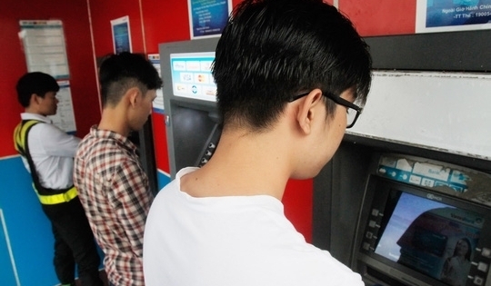 Hàng chục triệu thẻ ATM phải chuyển đổi