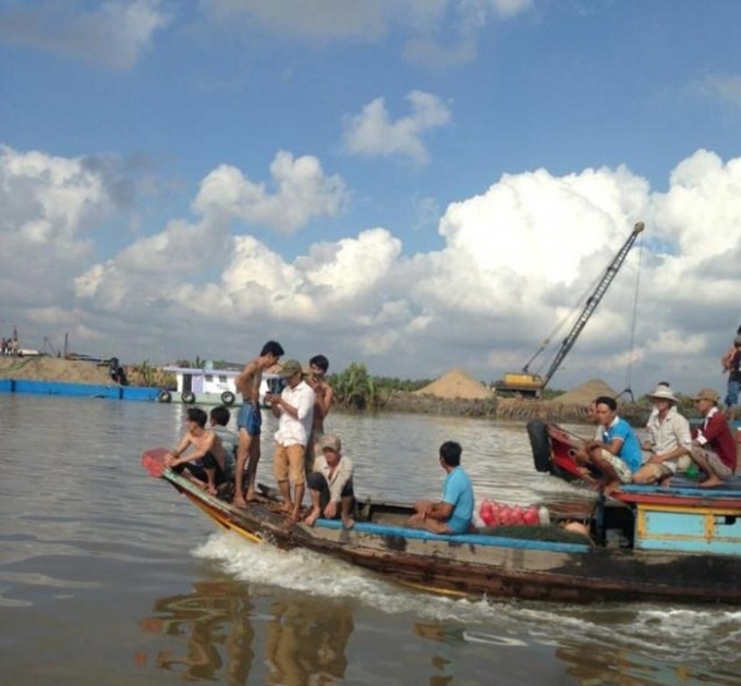 Ngay khi nhận được tin b&aacute;o, C&ocirc;ng an huyện Cần Giuộc lập tức tổ chức lực lượng v&acirc;y bắt.