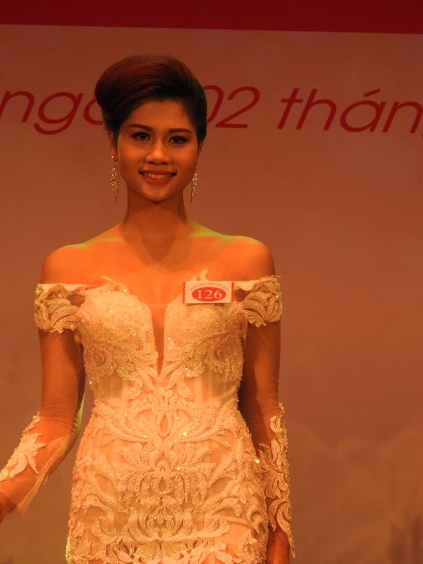 Th&iacute; sinh Người đẹp Ảnh Việt Nam lộng lẫy trong phần thi trang phục dạ hội