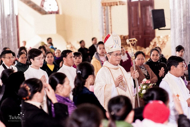 Đ&aacute;m cưới tiền tỷ rước d&acirc;u bằng m&aacute;y bay của c&ocirc; g&aacute;i Nam Định