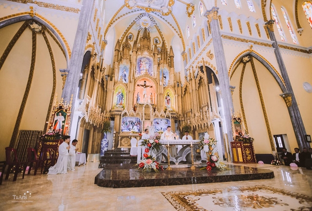 Đ&aacute;m cưới tiền tỷ rước d&acirc;u bằng m&aacute;y bay của c&ocirc; g&aacute;i Nam Định