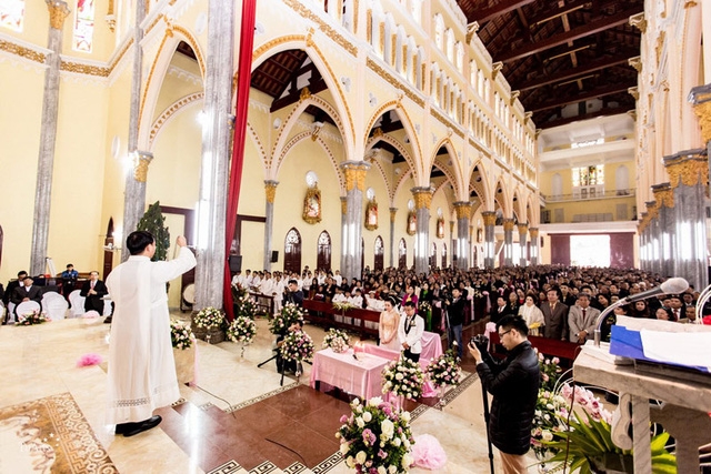 Đ&aacute;m cưới tiền tỷ rước d&acirc;u bằng m&aacute;y bay của c&ocirc; g&aacute;i Nam Định