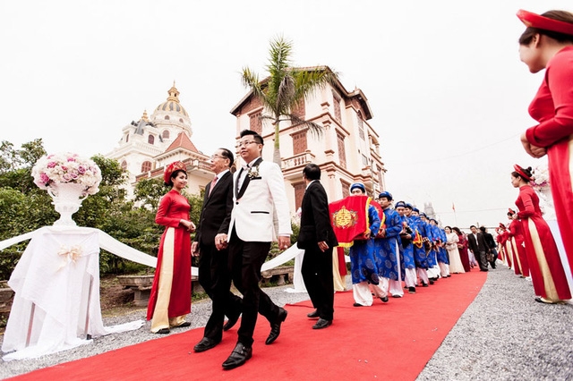 Đ&aacute;m cưới tiền tỷ rước d&acirc;u bằng m&aacute;y bay của c&ocirc; g&aacute;i Nam Định