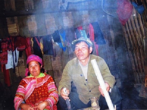 Ống th&eacute;p của m&aacute;y bay được chế tạo th&agrave;nh điếu c&agrave;y để h&uacute;t thuốc.