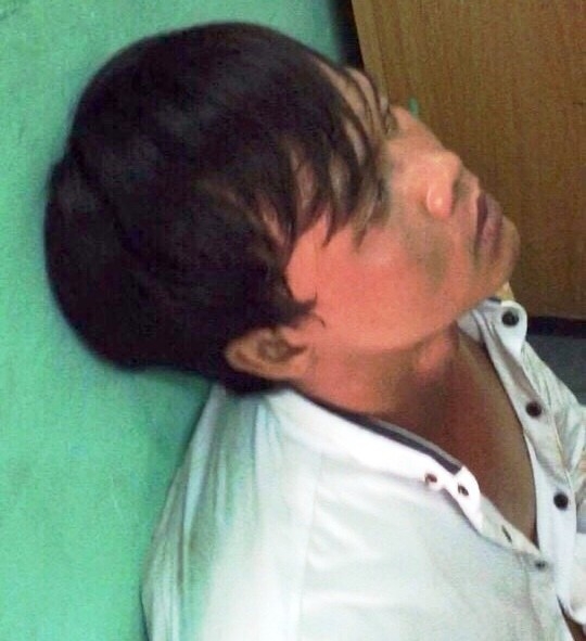 Hai nghi can tại cơ quan c&ocirc;ng an.