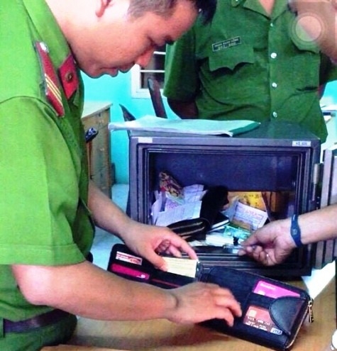 Chiếc k&eacute;t sắt c&ocirc;ng an thu giữ từ vụ trộm.