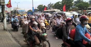 Dòng người ùn ùn đổ về Thủ đô sau kỳ nghỉ lễ