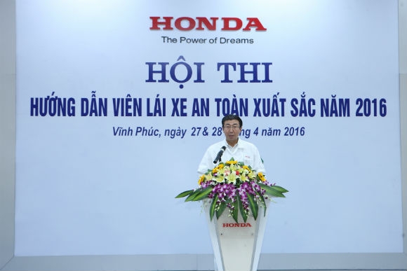 &Ocirc;ng Minoru Kato - Tổng Gi&aacute;m đốc C&ocirc;ng ty Honda Việt Nam ph&aacute;t biểu khai mạc hội thi.