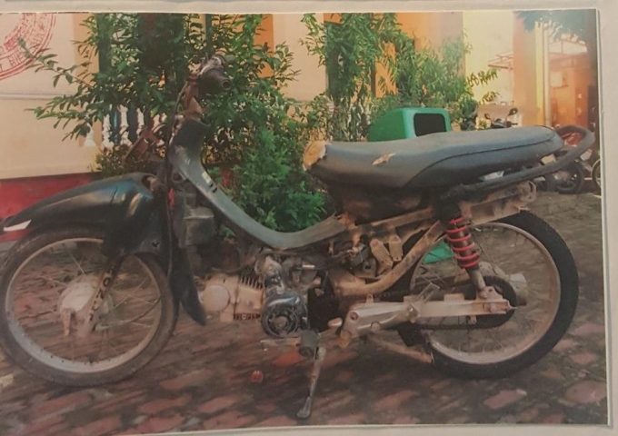 Chiếc xe m&aacute;y do Th&agrave;nh điều khiển chở Hải ngồi ph&iacute;a sau.