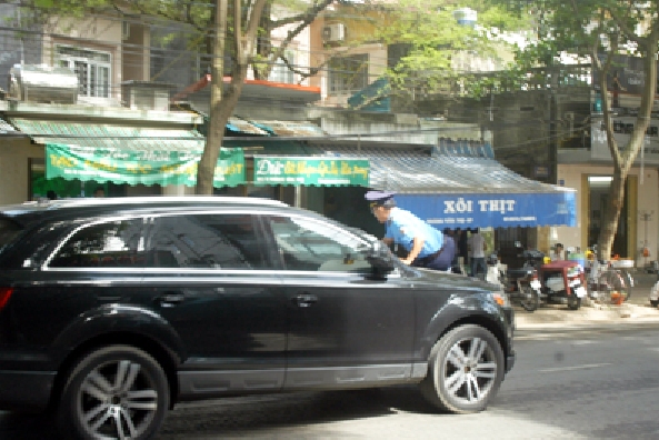 Đ&acirc;y kh&ocirc;ng phải l&agrave; lần đầu ti&ecirc;n lực lượng chức năng l&agrave;m nhiệm vụ bị những