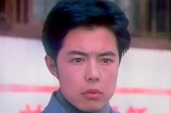 T&ecirc;n tuổi của &ocirc;ng gắn liền với vai diễn Vua C&agrave;n Long, m&agrave; đến giờ vẫn chưa c&oacute; ai vượt qua được c&aacute;i b&oacute;ng đ&oacute;. Ảnh: Internet.