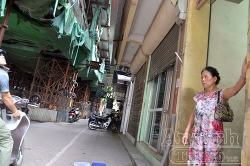 Người d&acirc;n sinh sống tại khu vực &nbsp;rất lo lắng v&igrave; sự mất an to&agrave;n của c&ocirc;ng tr&igrave;nh n&agrave;y.