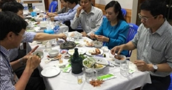 Bộ trưởng Nguyễn Thị Kim Tiến khoe ảnh 