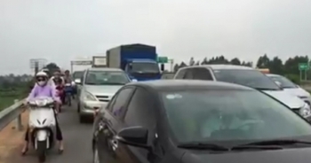 Cao tốc Hà Nội - Bắc Giang tắc hàng km trong ngày đầu thu phí thử nghiệm