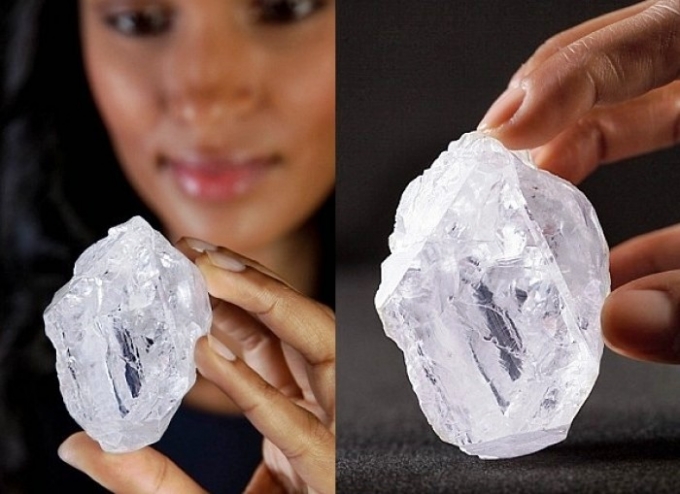 Vi&ecirc;n kim cương&nbsp;Lesedi la Rona sẽ được b&aacute;n đấu gi&aacute; với gi&aacute; được dự đo&aacute;n hơn 70 triệu đ&ocirc; la Mỹ.