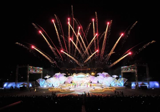 Đ&ecirc;m bế mạc được diễn ra tr&ecirc;n s&acirc;n khấu lộng lẫy