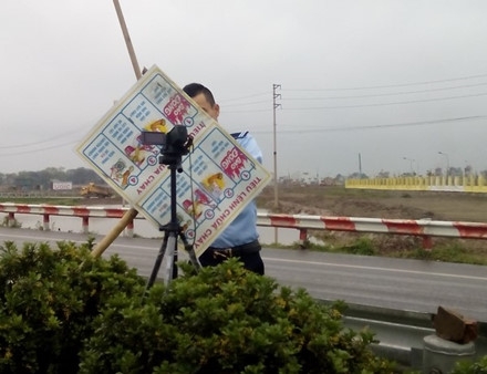 Camera ghi h&igrave;nh đếm xe của Cienco1 li&ecirc;n tục bị MPC ngăn trở.