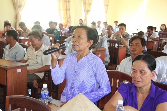 Cử tri b&agrave;y tỏ quan điểm, nguyện vọng của m&igrave;nh.