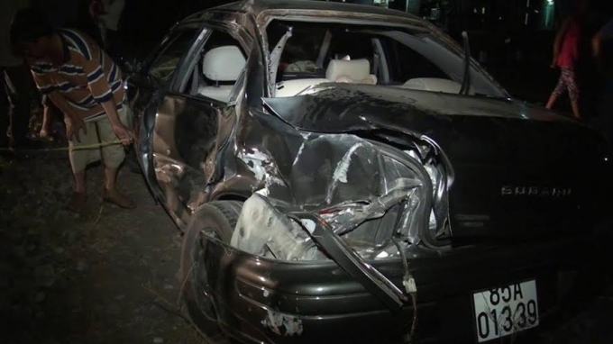 Chiếc xe bị bẹp r&uacute;m sau vụ tai nạn.