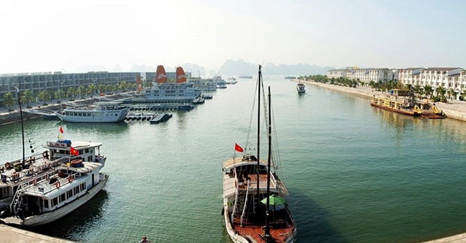 Du lịch l&agrave; lợi thế để Quảng Ninh ph&aacute;t triển thị trường ti&ecirc;u thụ n&ocirc;ng sản. Ảnh: Cảng t&agrave;u kh&aacute;ch quốc tế Tuần Ch&acirc;u