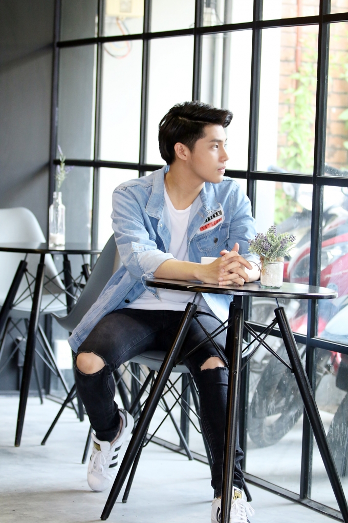 Noo Phước Thịnh cuốn h&uacute;t với gu thời trang khỏe khoắn