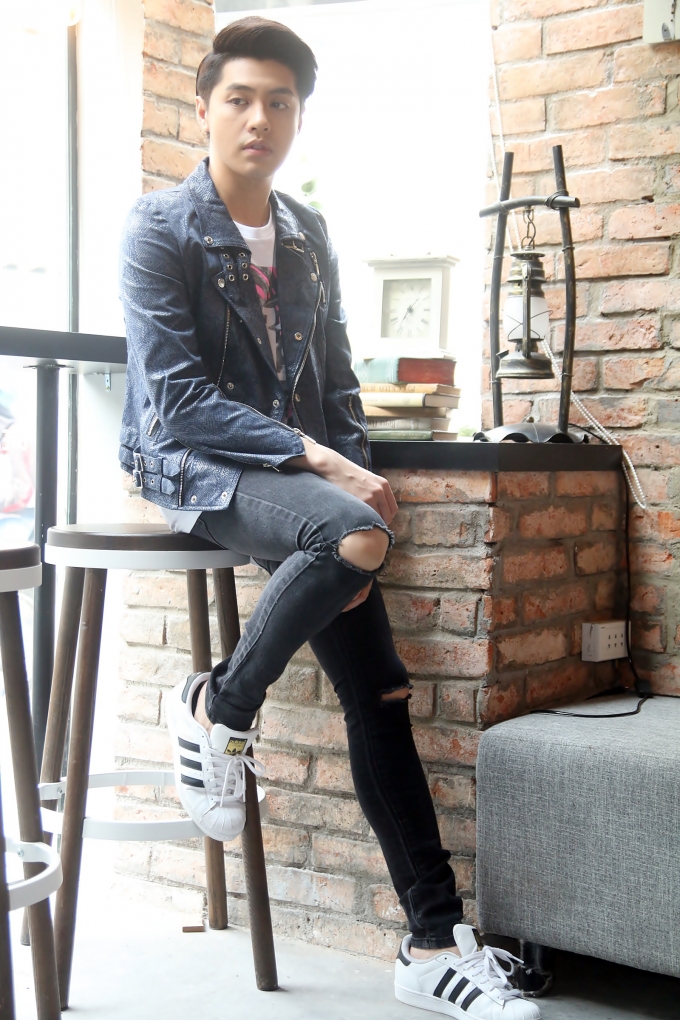 Noo Phước Thịnh cuốn h&uacute;t với gu thời trang khỏe khoắn