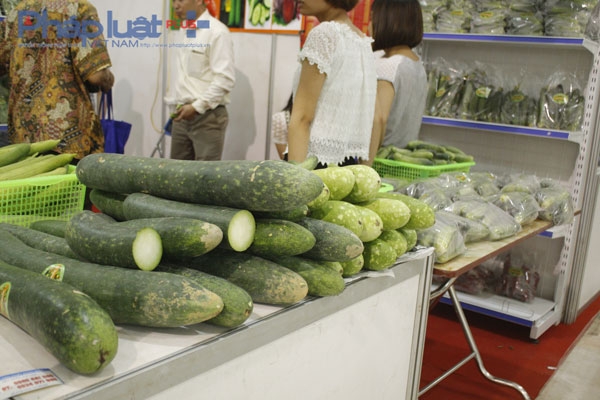 C&aacute;c gian h&agrave;ng của c&aacute;c c&aacute;c doanh nghiệp, c&aacute;c cơ sở sản xuất, chế biến&hellip; giới thiệu, quảng b&aacute; sản phẩm n&ocirc;ng sản sạch, an to&agrave;n tới người ti&ecirc;u d&ugrave;ng.