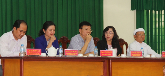 Bộ trưởng c&ugrave;ng những&nbsp;người ứng cử đại bi&ecirc;̉u Qu&ocirc;́c h&ocirc;̣i khóa XIV gặp gỡ, ti&ecirc;́p xúc cử tri.