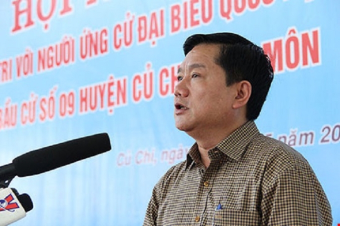 Ủy vi&ecirc;n Bộ Ch&iacute;nh Trị, B&iacute; thư Th&agrave;nh ủy TP.HCM Đinh La Thăng tr&igrave;nh b&agrave;y chương tr&igrave;nh h&agrave;nh động của m&igrave;nh trước cử tri tại đơn vị bầu cử số 9 (huyện Củ Chi, H&oacute;c M&ocirc;n) s&aacute;ng 7/5. Ảnh: HO&Agrave;NG GIANG.