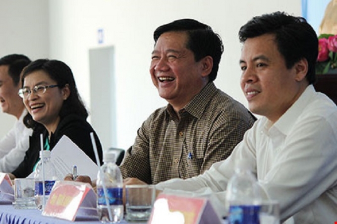 C&aacute;c ứng vi&ecirc;n ĐBQH kh&oacute;a XIV tiếp x&uacute;c cử tri tại đơn vị bầu cử số 9 (huyện Củ Chi, H&oacute;c M&ocirc;n), s&aacute;ng 7-5. Ảnh: HO&Agrave;NG GIANG.