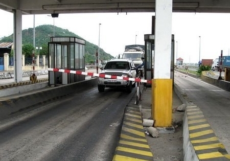 Dân phẫn nộ vì phí giao thông còn đắt hơn nhiên liệu